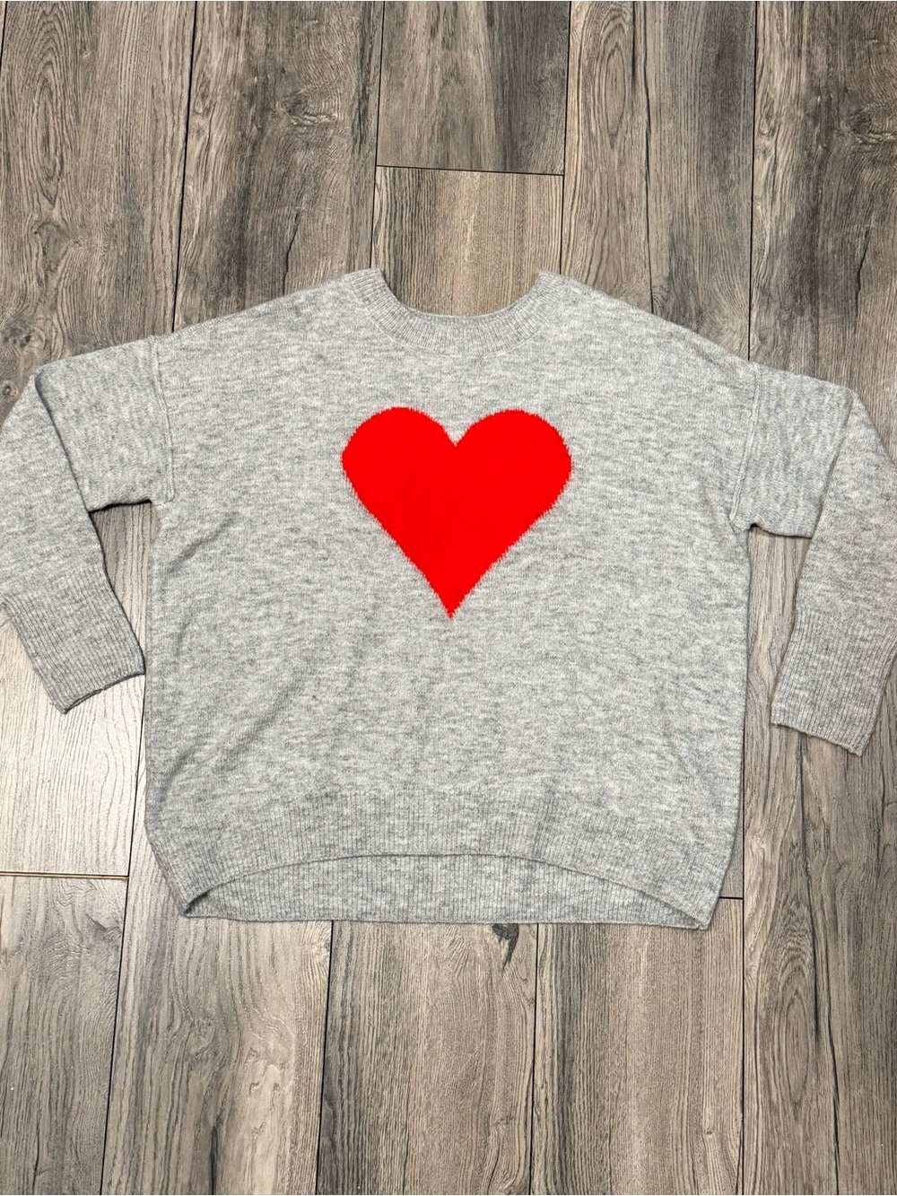Vince Camuto Gray Red Heart Sweater Women’s S Valentine Oversized Knit - Picture 2 of 7